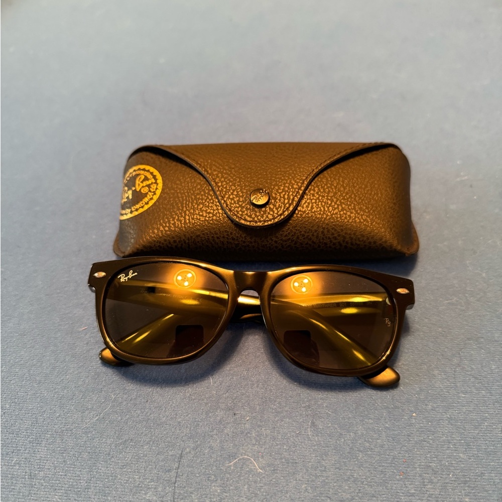 Ray-Ban 2132 Polarized Black Sunglasses Unisex